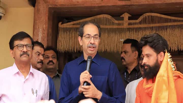 धनुष्यबाण चोरलं तरी प्रभू राम…, रामनवमीच्या दिवशी उद्धव ठाकरे काय म्हणाले? धनुष्यबाण चोरलं तरी प्रभू राम…, रामनवमीच्या दिवशी उद्धव ठाकरे काय म्हणाले?