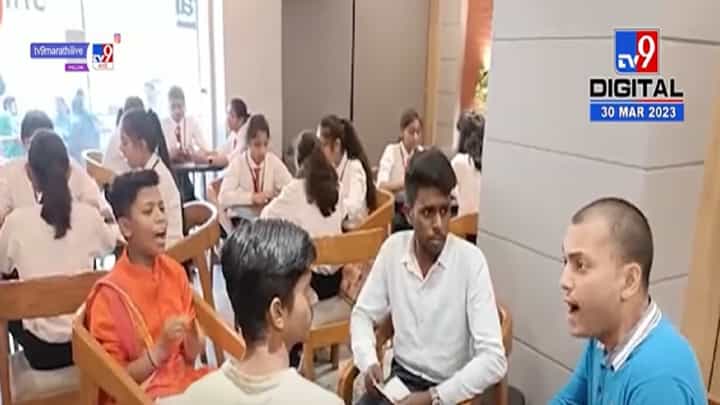 रामनवमी निमित्तानं थेट कॉफी हाऊसमध्येच युवकांनी केलं हनुमान चालीसा पठण! रामनवमी निमित्तानं थेट कॉफी हाऊसमध्येच युवकांनी केलं हनुमान चालीसा पठण!