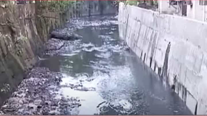 नाले साफसफाईच्या कामांवर आता ड्रोन ठेवणार नजर, कामात कुचराई आढळल्यास कारवाई नाले साफसफाईच्या कामांवर आता ड्रोन ठेवणार नजर, कामात कुचराई आढळल्यास कारवाई