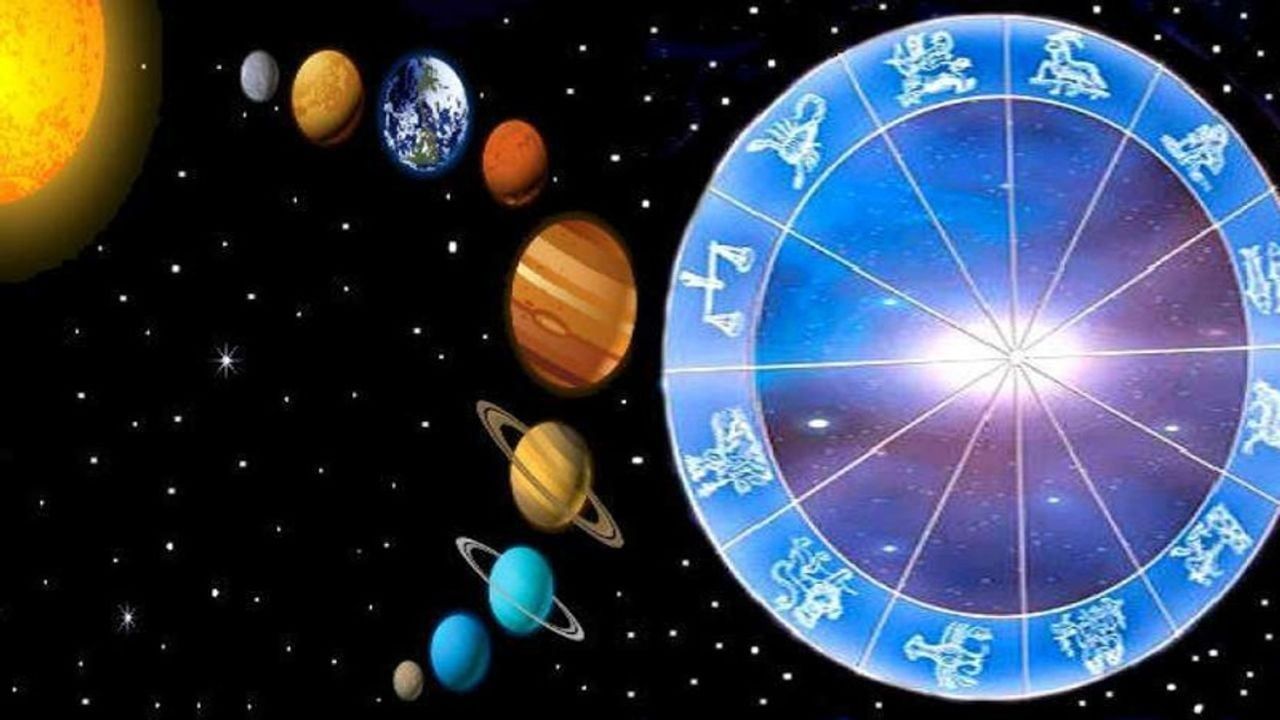 Astrology 2023 : एप्रिल महिन्यात ग्रहांची काय स्थिती? कोणत्या राशीत होणार शुभ अशुभ युती, जाणून घ्या सर्वकाही Astrology 2023 : एप्रिल महिन्यात ग्रहांची काय स्थिती? कोणत्या राशीत होणार शुभ अशुभ युती, जाणून घ्या सर्वकाही
