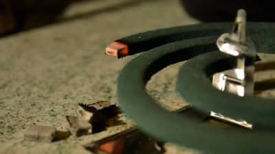 रात्री मच्छर मारणारी कॉईल लावून झोपले, मात्र सकाळी उठलेच नाही; कुटुंबासोबत नेमके काय घडले?