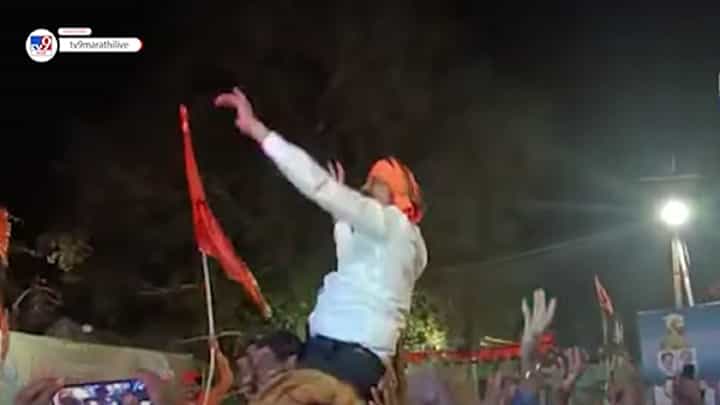रामनवमीच्या मिरवणुकीत गिरीश महाजन बेधुंद नाचले; बघा तुफान डान्सचा व्हिडिओ रामनवमीच्या मिरवणुकीत गिरीश महाजन बेधुंद नाचले; बघा तुफान डान्सचा व्हिडिओ