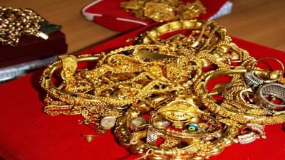 दागिने पाहण्याचा बहाणा करत सराफाला लुटले, पळून जाण्याच्या प्रयत्नात दरोडेखोरांकडून गोळीबार