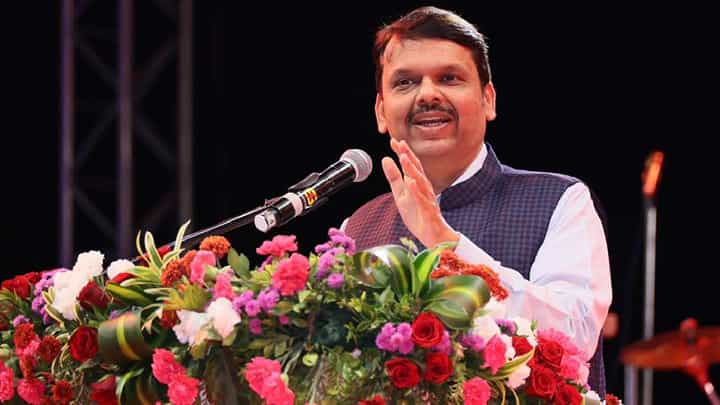 सुप्रिया सुळे म्हणाल्या, देवेंद्रजी, राजीनामा द्या!; फडणवीस यांचं एका वाक्यात उत्तर सुप्रिया सुळे म्हणाल्या, देवेंद्रजी, राजीनामा द्या!; फडणवीस यांचं एका वाक्यात उत्तर