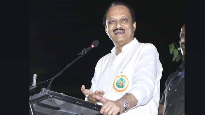तू बारामतीचा आमदार हो; अजित पवार यांची 'या' व्यक्तीला खुली ऑफर तू बारामतीचा आमदार हो; अजित पवार यांची 'या' व्यक्तीला खुली ऑफर