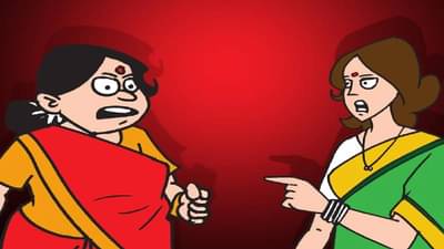 सासू सुना पोलिसांनाही आवरेना, आधी एकमेकींच्या झिंज्या उपटल्या; मग पोलीस ठाण्यातच दे धपाक...