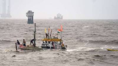मुंबईच्या समुद्रामध्ये पुन्हा एकदा संशयास्पद बोट; यावेळी दोन पाकिस्तानी नागरिक
