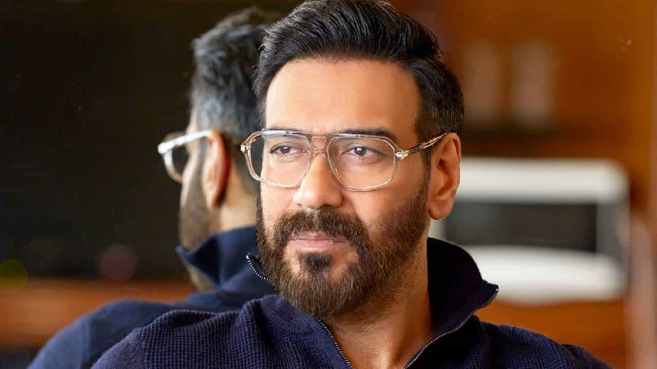 Ajay Devgn | लग्झरी गाड्या, करोडोंचे बँक बॅलन्स, आलिशान बंगला, अजय देवगण आहे कोट्यावधी संपत्तीचा मालक