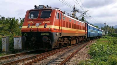Job Alert : ITI पास असणाऱ्या तरूणांसाठी सुवर्णसंधी, थेट IRCTC मध्ये मिळणार सरकारी नोकरी!