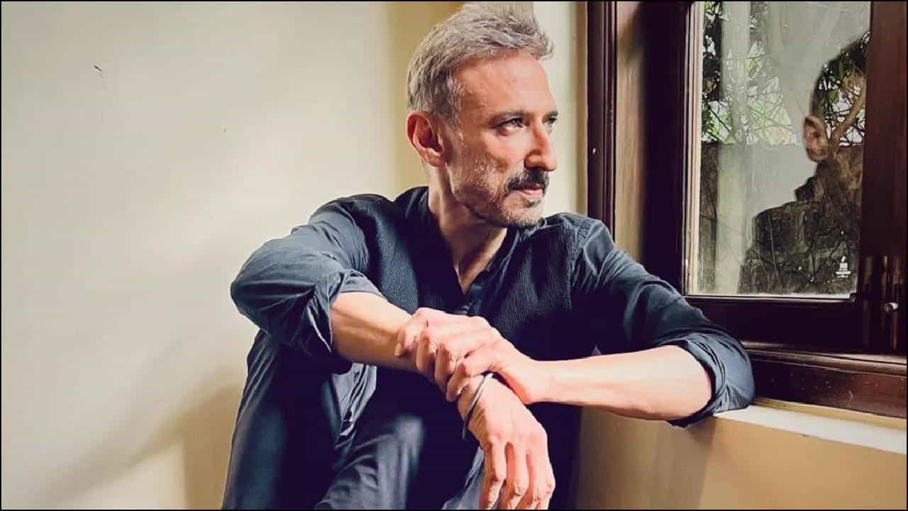 गेल्या काही दिवसांपासून बाॅलिवूड हे ट्रोलर्सच्या निशाण्यावर आहे. सतत नेपोटिझमचे आरोप हे बाॅलिवूडवर केले जातात. नेपोटिझममुळेच एखाद्या चांगला अभिनेत्याला किंवा अभिनेत्रीला चित्रपटांमध्ये काम करण्याची संधी मिळत नाही, असा आरोप सातत्याने केला जातो.