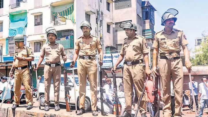 किराडपुरा राड्याप्रकरणी पोलीसांची कारवाई सुरू; आणखी 11 जणांना घेतलं ताब्यात किराडपुरा राड्याप्रकरणी पोलीसांची कारवाई सुरू; आणखी 11 जणांना घेतलं ताब्यात