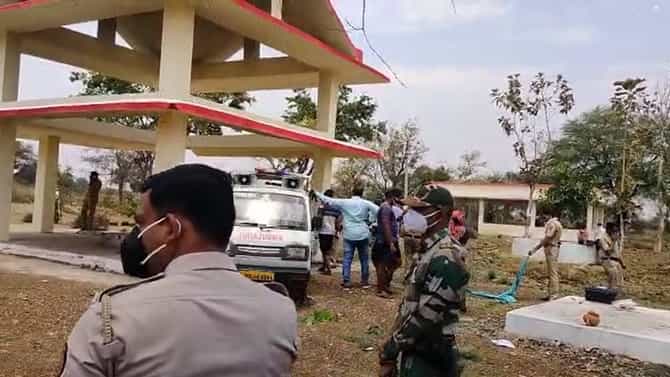 Crime News : स्मशानभूमीत आढळलेल्या मृत महिलेचे रहस्य कायम, पोलिसांनी घेतला सीसीटिव्ही ताब्यात, पुराव्यांच्या दिशेने...
