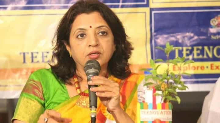 मी पक्ष नाही, नेतृत्व बदललं, शिंदेंच्या शिवसेनेत प्रवेशानंतर मनिषा कायंदेंची प्रतिक्रिया मी पक्ष नाही, नेतृत्व बदललं, शिंदेंच्या शिवसेनेत प्रवेशानंतर मनिषा कायंदेंची प्रतिक्रिया