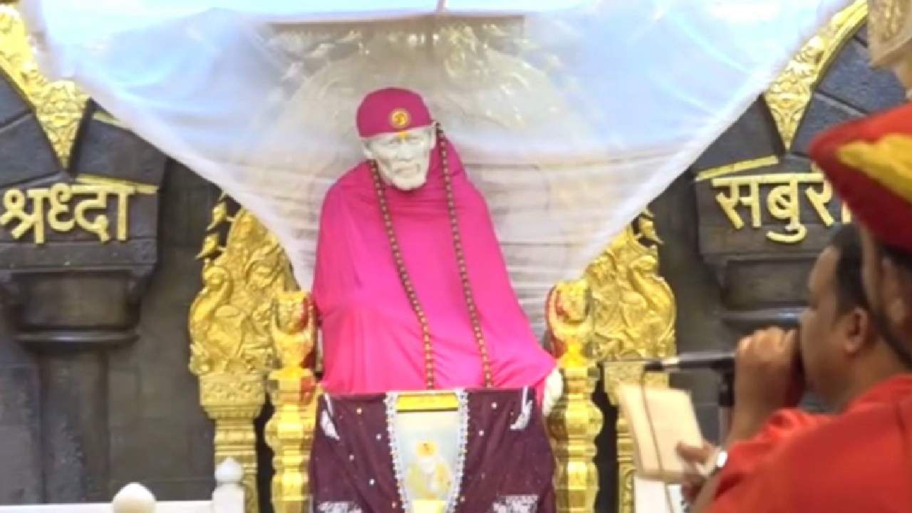 बागेश्वर बाबाचे साईबाबांबद्दल वादग्रस्त वक्तव्य; शिर्डीतील भाविक का झालेत आक्रमक? बागेश्वर बाबाचे साईबाबांबद्दल वादग्रस्त वक्तव्य; शिर्डीतील भाविक का झालेत आक्रमक?