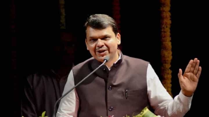 भाजपनं जनतेला एप्रिल फूल बनवलं, राष्ट्रवादीच्या नेत्याचा वज्रमूठ सभेतून हल्लाबोल भाजपनं जनतेला एप्रिल फूल बनवलं, राष्ट्रवादीच्या नेत्याचा वज्रमूठ सभेतून हल्लाबोल