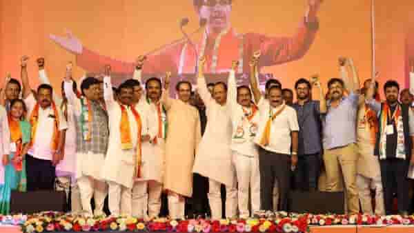 MVA Mumbai Rally | तुमचे भोकं पडलेली तीनपाट बोलतात तेव्हा का बोलत नाहीत? : उद्धव ठाकरे