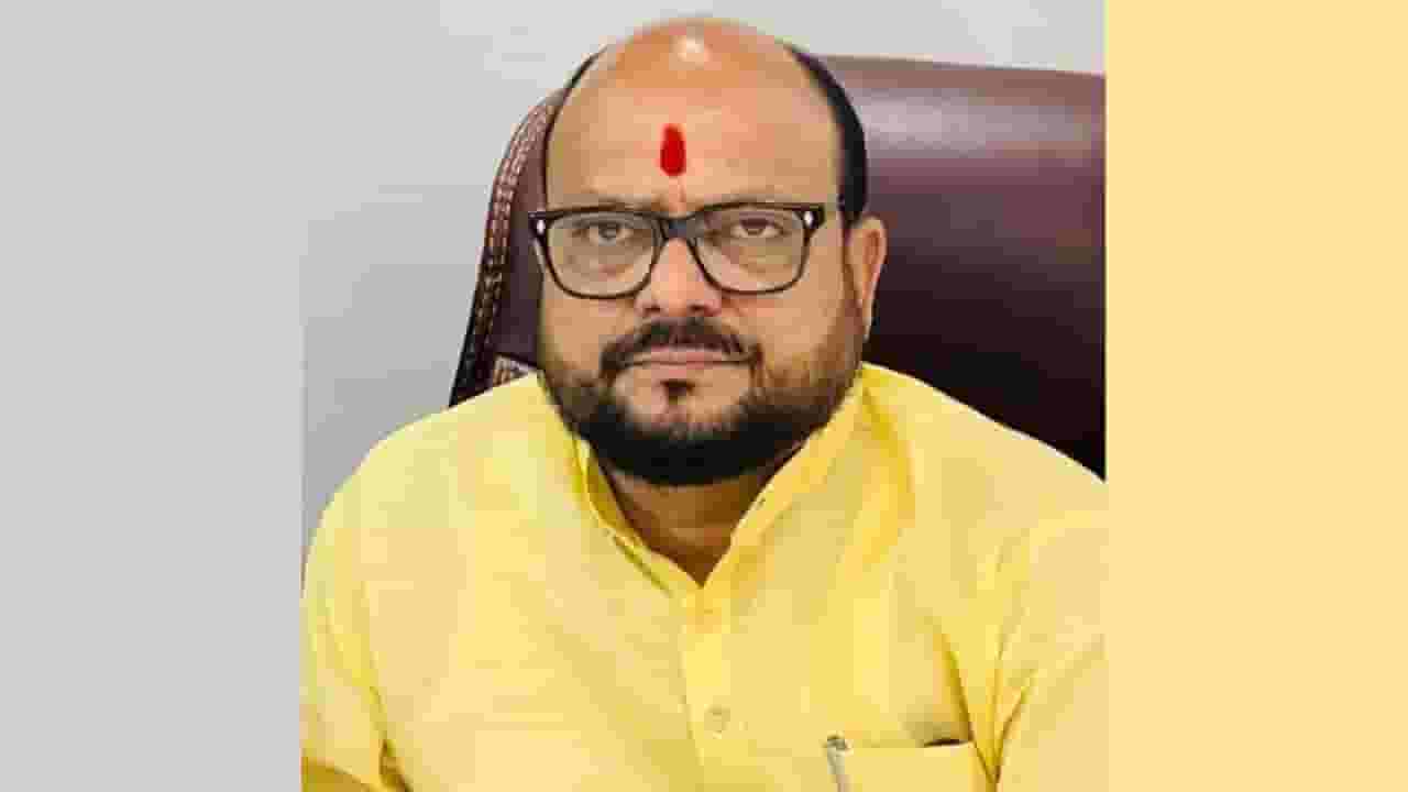 वज्रमूठ सभेनिमित्त अमर-अकबर-अँथनी एकत्र आले; गुलाबराव पाटील यांचं टीकास्त्र