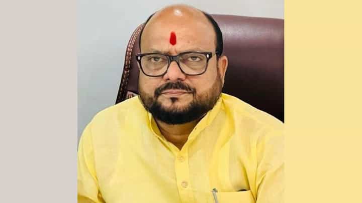 वज्रमूठ सभेनिमित्त अमर-अकबर-अँथनी एकत्र आले; गुलाबराव पाटील यांचं टीकास्त्र वज्रमूठ सभेनिमित्त अमर-अकबर-अँथनी एकत्र आले; गुलाबराव पाटील यांचं टीकास्त्र
