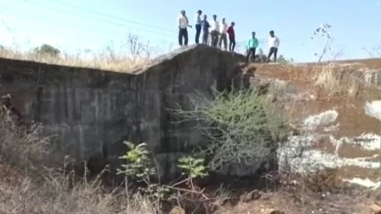 Washim : निंबी सिंचन प्रकल्पाचं काम मागील 10 वर्षांपासून अर्धवट, 500 एकरहून अधिक शेत जमीन... Washim : निंबी सिंचन प्रकल्पाचं काम मागील 10 वर्षांपासून अर्धवट, 500 एकरहून अधिक शेत जमीन...