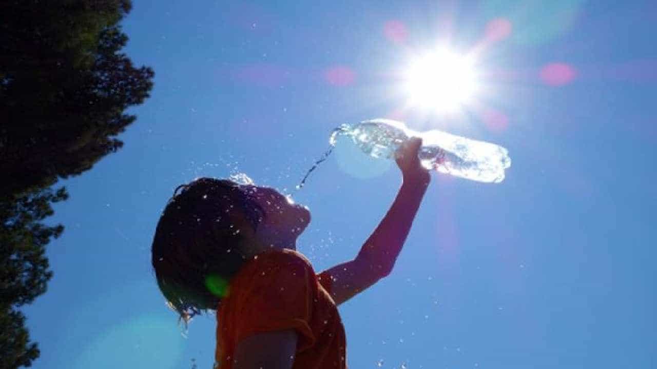 मुंबईकरांनो तब्येत सांभाळा... तापमानात होणार 'इतकी' वाढ अन् अवकाळीचीही शक्यता