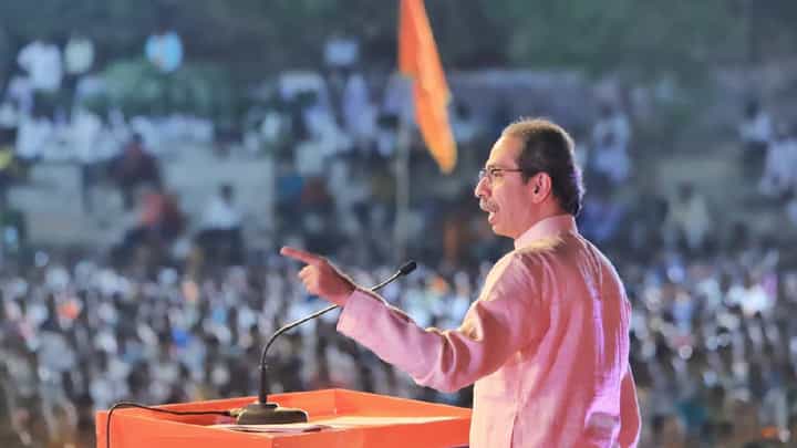 उद्धवसाहेब, तुम्ही हिंदू धर्मातील एका जातीचा वारंवार अपमान करत आहात!; ठाकरेंवर टीकास्त्र उद्धवसाहेब, तुम्ही हिंदू धर्मातील एका जातीचा वारंवार अपमान करत आहात!; ठाकरेंवर टीकास्त्र