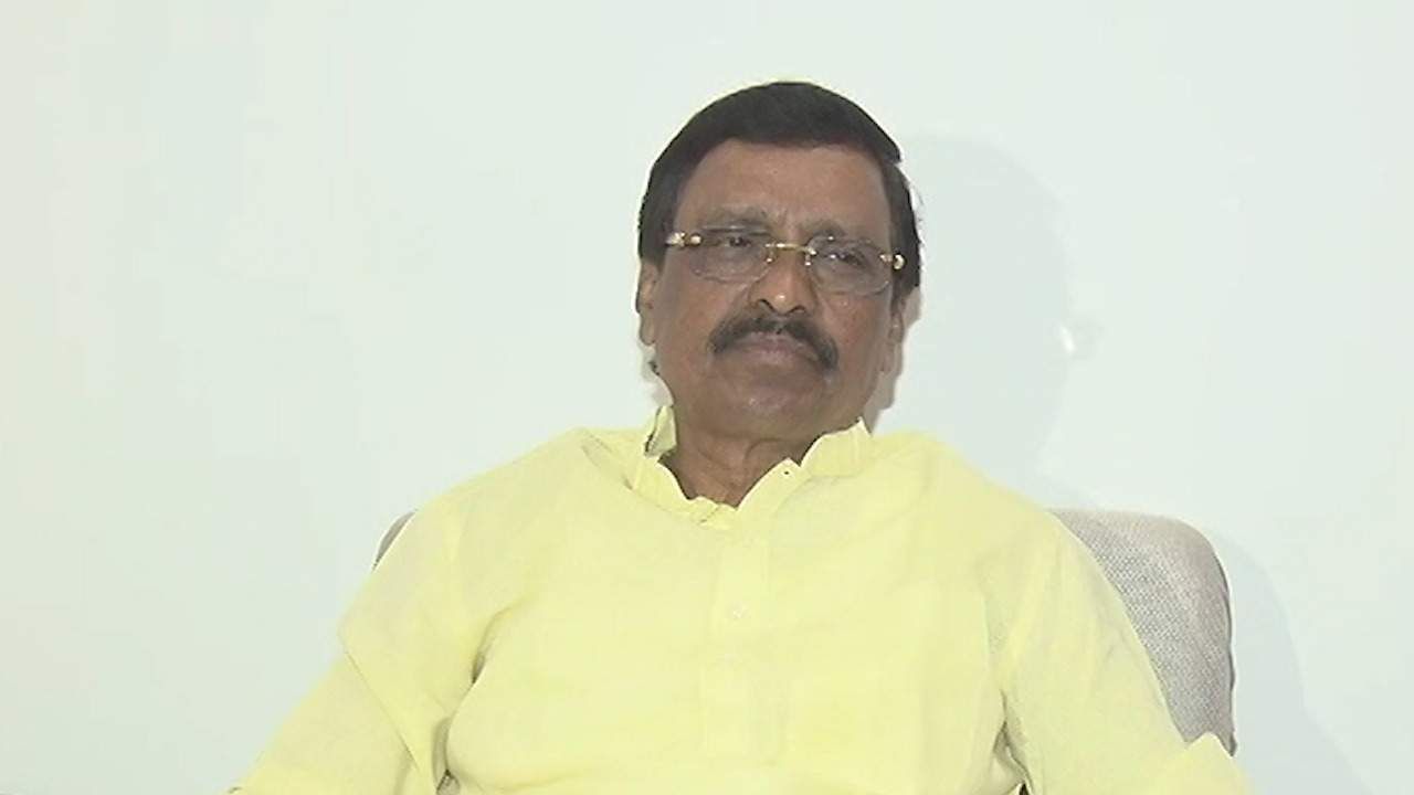 कोकणातल्या जमिनी बळकावण्यासाठी दलालांचा वापर; विनायक राऊत यांचा आरोप कोकणातल्या जमिनी बळकावण्यासाठी दलालांचा वापर; विनायक राऊत यांचा आरोप
