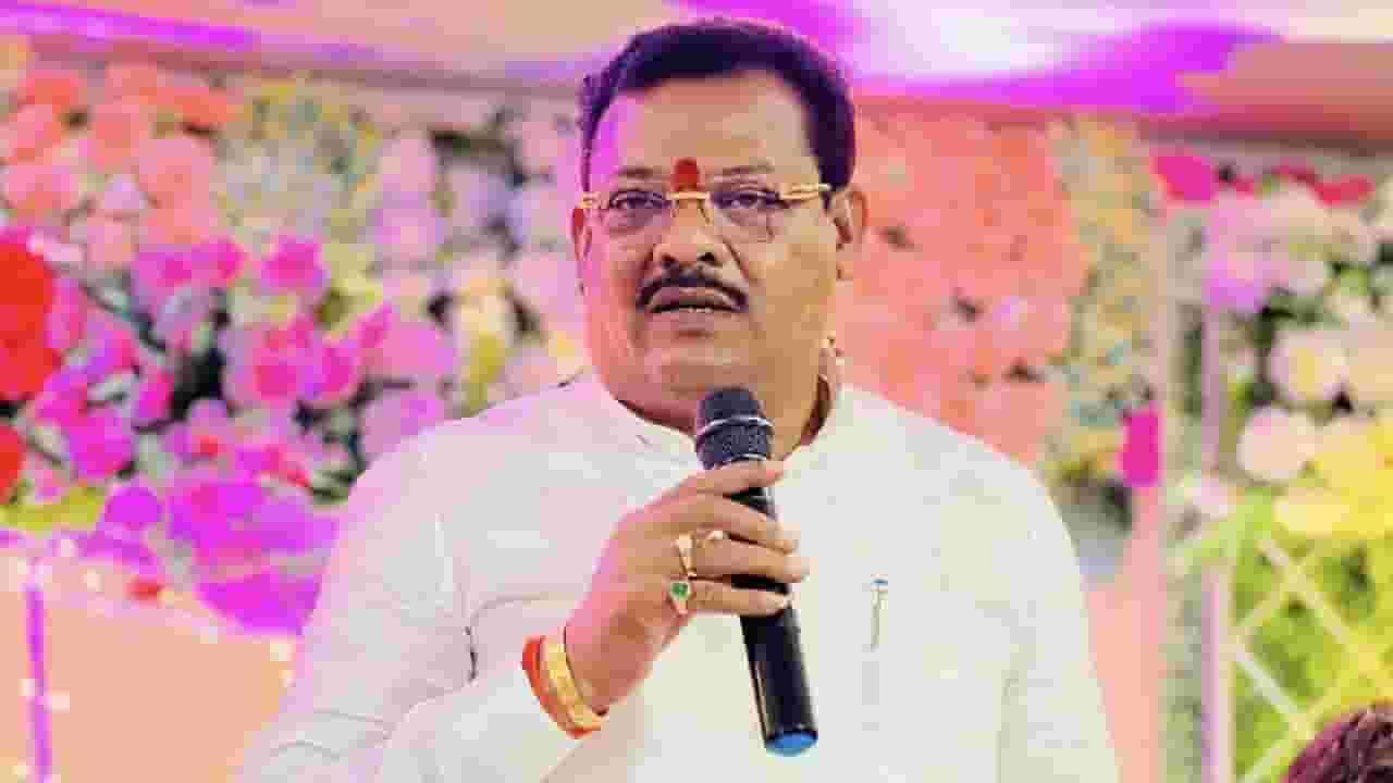 अमित शाहा यांच्याकडे वाचाळवीरांची लिस्ट, संजय शिरसाट टॉपला, ठाकरे गटाची टीका अमित शाहा यांच्याकडे वाचाळवीरांची लिस्ट, संजय शिरसाट टॉपला, ठाकरे गटाची टीका