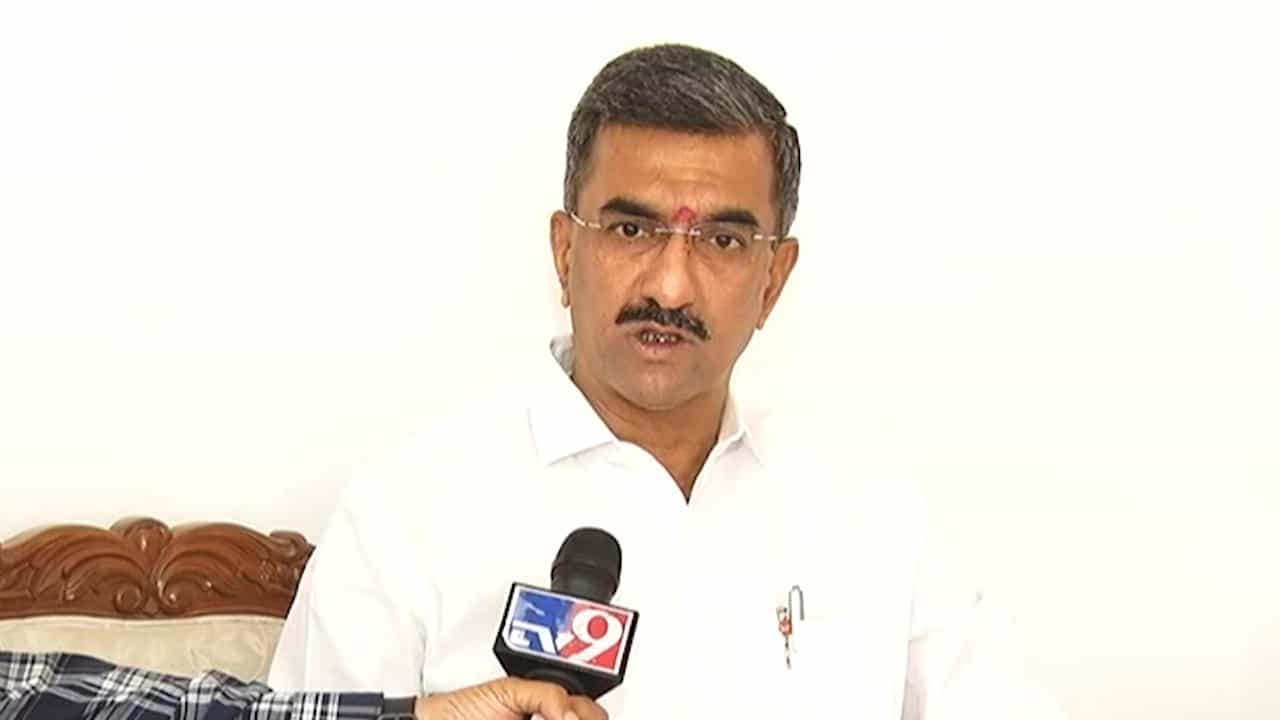 द्वेषाने पछाडलेल्या लोकांची सभा; शंभूराज देसाईंचा ठाकरेंवर निशाना द्वेषाने पछाडलेल्या लोकांची सभा; शंभूराज देसाईंचा ठाकरेंवर निशाना