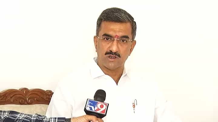 जाहिरातीचं आधी समर्थन आता यू-टर्न? शंभूराज देसाई म्हणतात, ‘महाराष्ट्रात आमचीच’ जाहिरातीचं आधी समर्थन आता यू-टर्न? शंभूराज देसाई म्हणतात, ‘महाराष्ट्रात आमचीच’