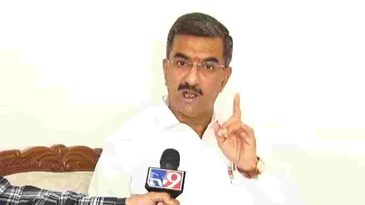 कोल्हापूर राड्यावर शंभूराज देसाई यांचा सूचक इशारा; म्हणाले, 'पडद्यामागे जो कोणी' कोल्हापूर राड्यावर शंभूराज देसाई यांचा सूचक इशारा; म्हणाले, 'पडद्यामागे जो कोणी'