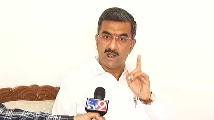 तुम्ही बाळासाहेबांचं हिंदुत्व महाविकास आघाडीच्या दावनीला बांधलं; शंभूराज देसाईंचा पलटवार तुम्ही बाळासाहेबांचं हिंदुत्व महाविकास आघाडीच्या दावनीला बांधलं; शंभूराज देसाईंचा पलटवार