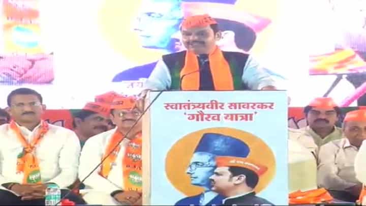 'अशा फाऊद, दाऊद राऊतने मोदींवर बोलू नये', देवेंद्र फडणीस यांचा हल्लाबोल 'अशा फाऊद, दाऊद राऊतने मोदींवर बोलू नये', देवेंद्र फडणीस यांचा हल्लाबोल