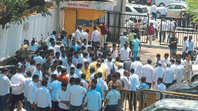 बाजार समितीचा राजकीय आखाडा तापला, निवडणुकीच्या मैदानात तरुणांचे सर्वाधिक अर्ज, कोण मारणार बाजी?