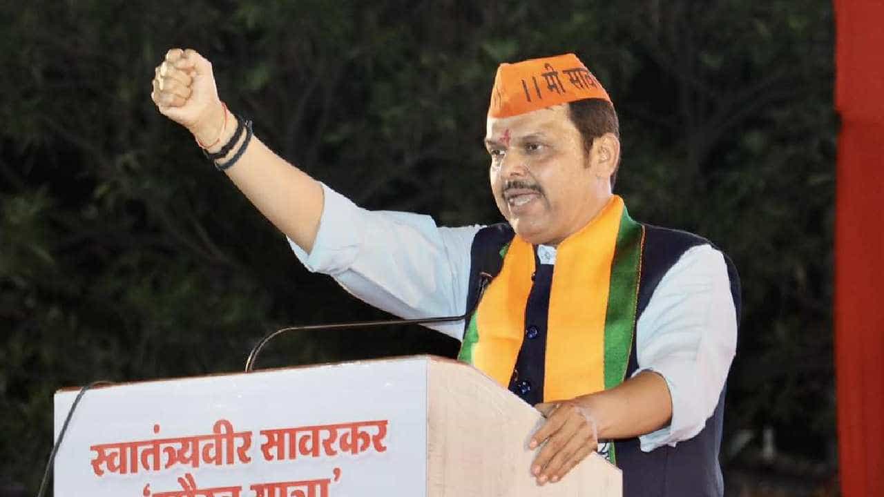 राहुल गांधी कधीही सावरकर होऊ शकत नाहीत, सावरकर होण्यासाठी कुणातही औकात नाही- देवेंद्र फडणवीस राहुल गांधी कधीही सावरकर होऊ शकत नाहीत, सावरकर होण्यासाठी कुणातही औकात नाही- देवेंद्र फडणवीस