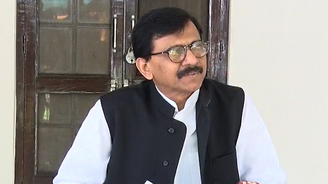 ठाण्यातला महिलेवरचा हल्ला मुख्यमंत्र्यांच्या आदेशानेच! फडणवीस ठाण्याचे गृहमंत्री नाहीत का? संजय राऊत यांचा संताप ठाण्यातला महिलेवरचा हल्ला मुख्यमंत्र्यांच्या आदेशानेच! फडणवीस ठाण्याचे गृहमंत्री नाहीत का? संजय राऊत यांचा संताप