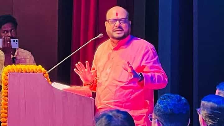 इस देश में रहना होगा तो वंदे मातरम् कहना होगा; मंत्री गुलाबराव पाटील यांचं वक्तव्य इस देश में रहना होगा तो वंदे मातरम् कहना होगा; मंत्री गुलाबराव पाटील यांचं वक्तव्य