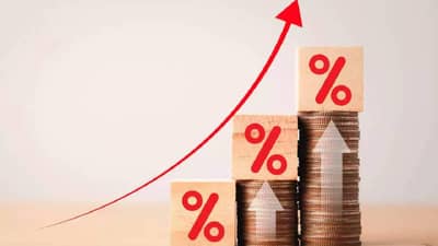 FD Interest : मुदत ठेवीत गुंतवणूक करायचीये, थोडा वेळ थांबा, नाहीतर बसेल फटक