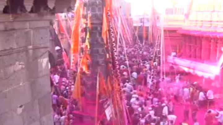 ‘जोतिबाच्या नावाने चांगभल’; जोतिबा डोंगरावर लाखो भाविक दाखल ‘जोतिबाच्या नावाने चांगभल’; जोतिबा डोंगरावर लाखो भाविक दाखल