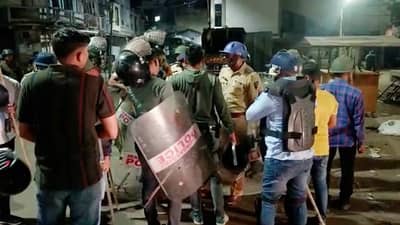 तुफान दगडफेक, वाहने जाळली... नंदूरबार आणि नगरमध्ये दोन गटात प्रचंड राडा; पोलिसांचा मोठा बंदोबस्त तैनात