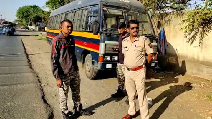 अहमदनगरमध्ये समाजकंटकांकडून राडा; 30 ते 40 जणांविरोधात गुन्हा दाखल अहमदनगरमध्ये समाजकंटकांकडून राडा; 30 ते 40 जणांविरोधात गुन्हा दाखल