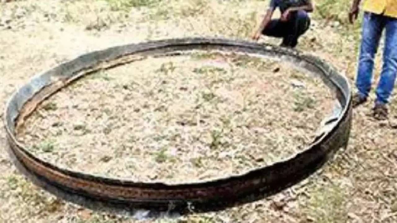 अंतराळातून काय आलं? आगीचे गोळे की... चंद्रपुरात नेमकं काय पडलं?; इस्त्रोने जे सांगितलं ते विस्मयकारक अंतराळातून काय आलं? आगीचे गोळे की... चंद्रपुरात नेमकं काय पडलं?; इस्त्रोने जे सांगितलं ते विस्मयकारक