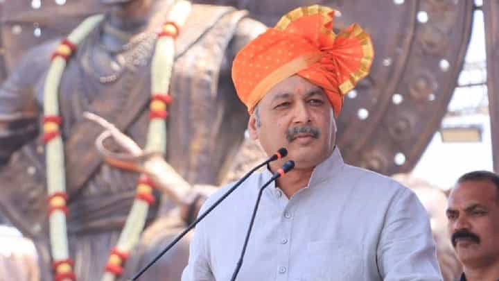 सुसंस्कृत महाराष्ट्र घडवायचा असेल तर...; संभाजीराजे छत्रपती यांनी राजकारण्यांना सुनावलं सुसंस्कृत महाराष्ट्र घडवायचा असेल तर...; संभाजीराजे छत्रपती यांनी राजकारण्यांना सुनावलं