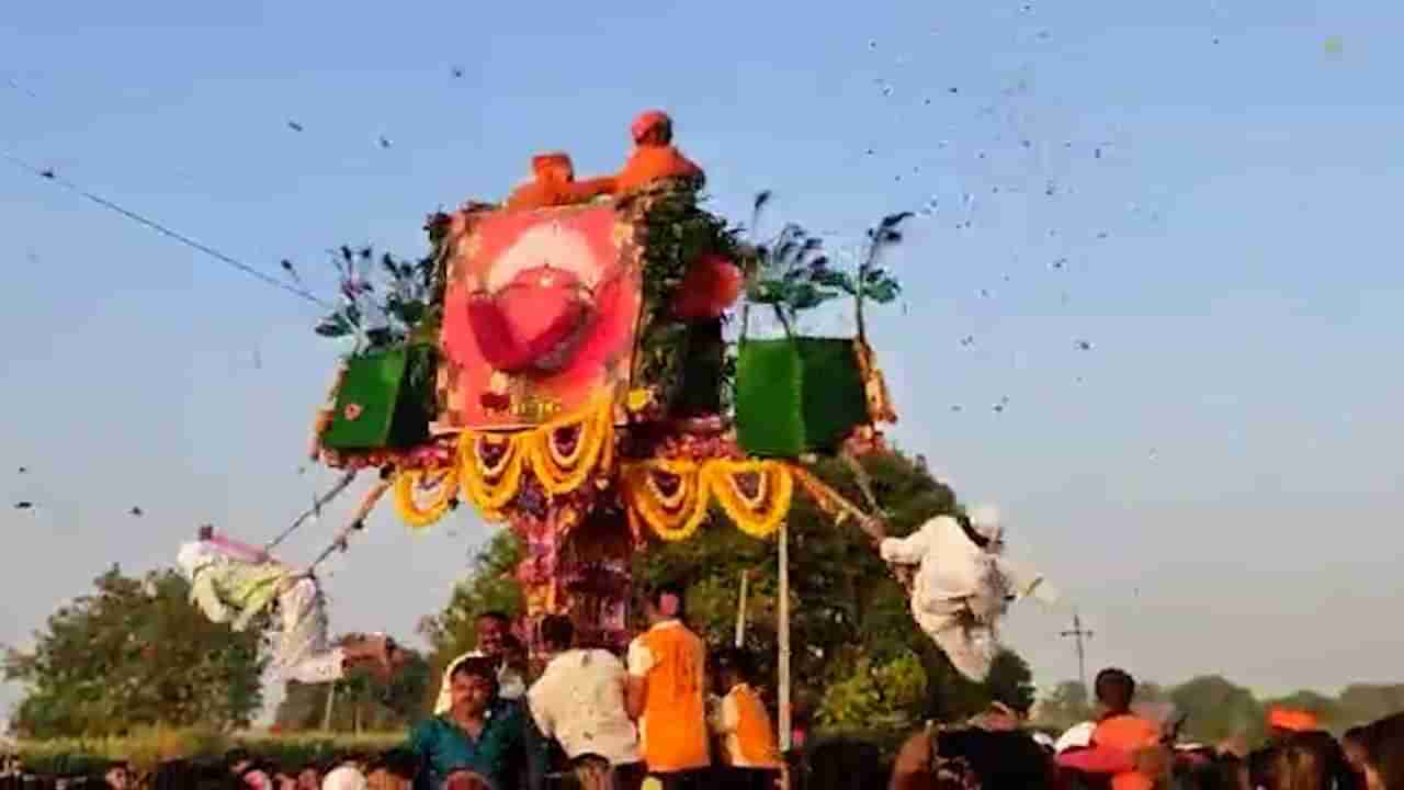 रेणुका देवी यात्रेला सुरुवात, लहान मुलांना वगदी लावण्याचा परंपरा; समजून घ्या नेमकी परंपरा काय?