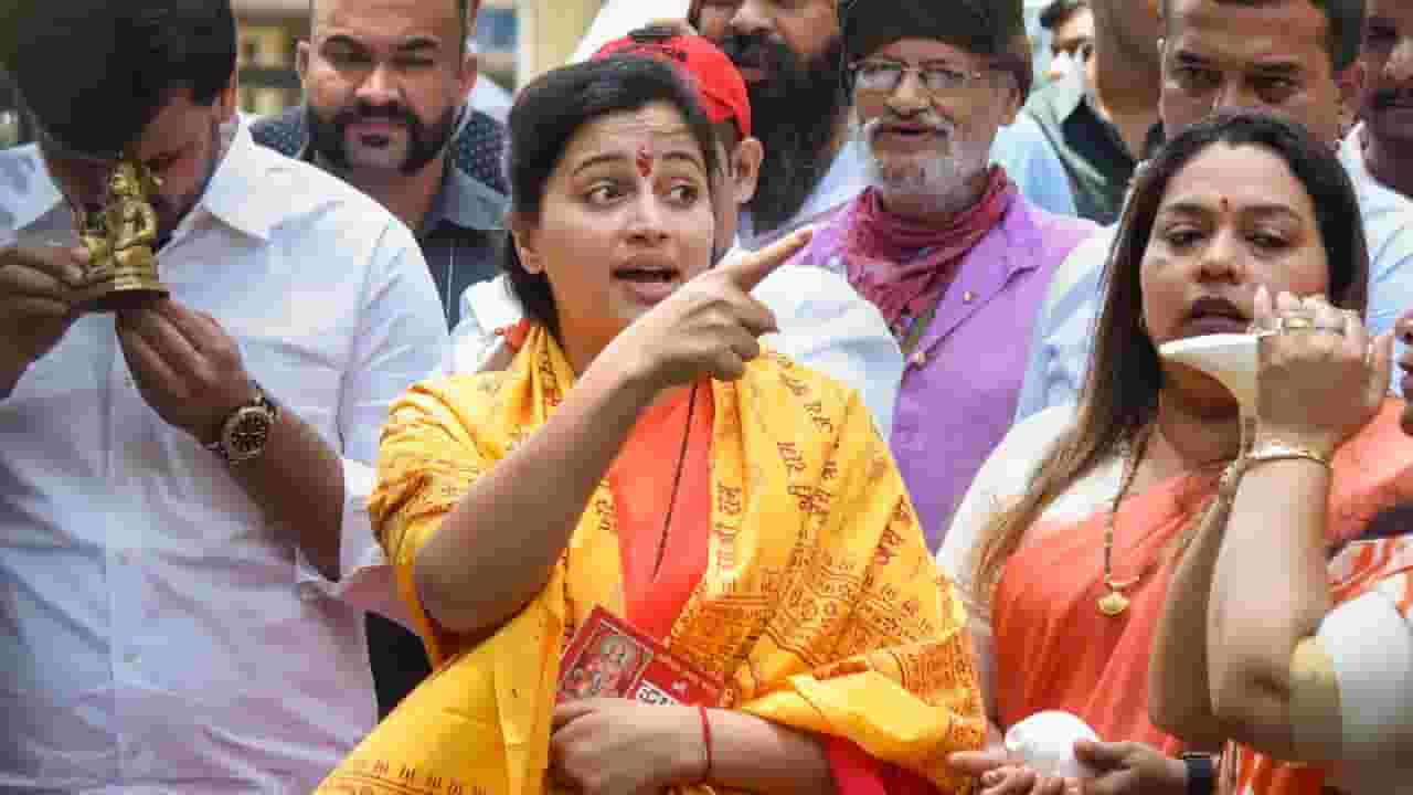 आज हनुमान जन्मोत्सव, खासदार नवनीत राणा 21 वेळा हनुमान चालिसा पठण करणार