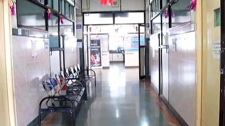 Video : पुण्यात लसीकरण केंद्र बंद; काय कारण? पाहा... Video : पुण्यात लसीकरण केंद्र बंद; काय कारण? पाहा...