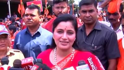 उद्धव ठाकरे जिथे जिथे माझं नाव घेतील, तिथे हनुमान चालिसाचं पठन करेन, नवनीत राणा यांचा निश्चय!