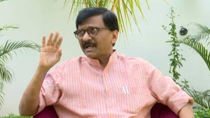तरच तुम्ही खरे गृहमंत्री, विरोधकांवर काडतूसं फेकूण मारता तिही भिजलेली; राऊत फडणवीसांवर बरसले तरच तुम्ही खरे गृहमंत्री, विरोधकांवर काडतूसं फेकूण मारता तिही भिजलेली; राऊत फडणवीसांवर बरसले