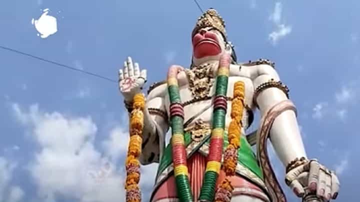 बजरंगबली की जय! रिमोटंनं चढवला तब्बल 350 किलोचा हार, किंमत ऐकून व्हाल थक्क बजरंगबली की जय! रिमोटंनं चढवला तब्बल 350 किलोचा हार, किंमत ऐकून व्हाल थक्क