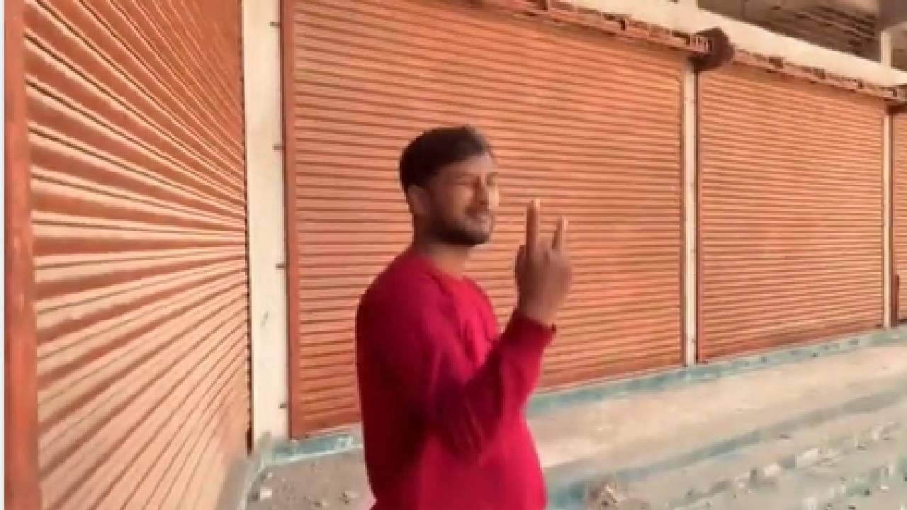...यांनी पाठीवर दिलेला घाव बघा; रॅप साँग करणाऱ्या तरुणाला झाली अटक, राष्ट्रवादीच्या नेत्याने ट्विट करून नेमकं ते सांगितलं.. ...यांनी पाठीवर दिलेला घाव बघा; रॅप साँग करणाऱ्या तरुणाला झाली अटक, राष्ट्रवादीच्या नेत्याने ट्विट करून नेमकं ते सांगितलं..
