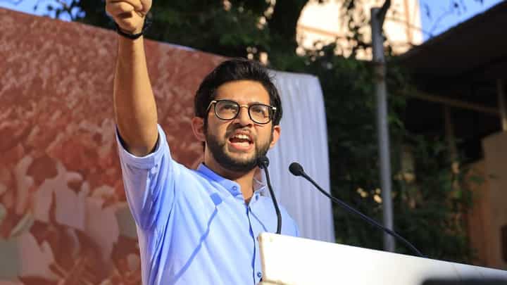 24 वर्षात केलेली घाण साफ करायला वेळ लागणार ना?, शिवसेनेचा आदित्य ठाकरे यांच्यावर हल्लाबोल 24 वर्षात केलेली घाण साफ करायला वेळ लागणार ना?, शिवसेनेचा आदित्य ठाकरे यांच्यावर हल्लाबोल